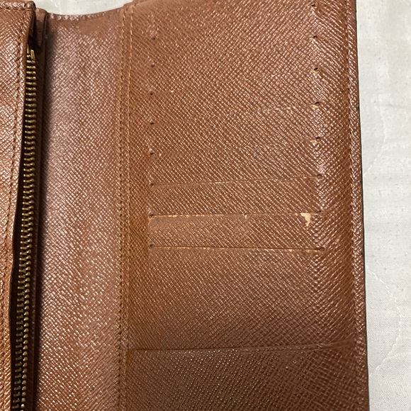 Louis Vuitton Brazza Wallet - Picture 4 of 13